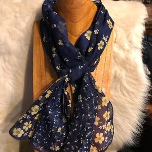 Halston Blue rectangular 100% polyester Scarf